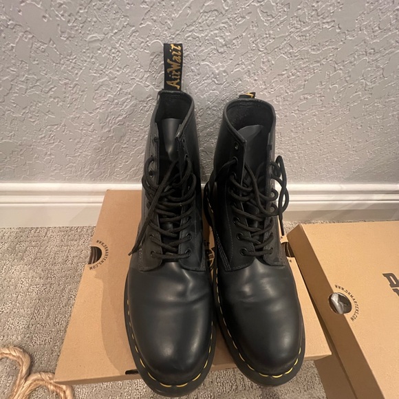 Dr. Martens Navy Leather Men's Boots in Box - Picture 2 of 5